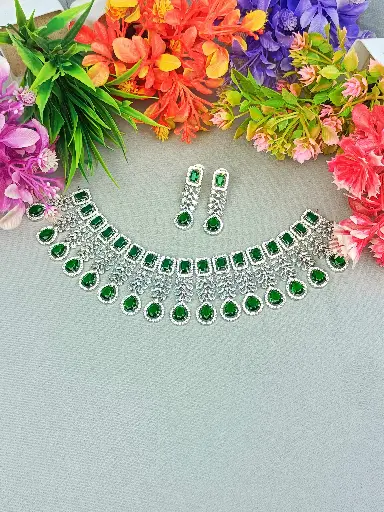 Emerald Green Necklace and Earrings Set