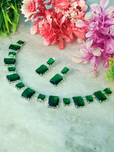 Emerald Green Necklace and Earrings Set